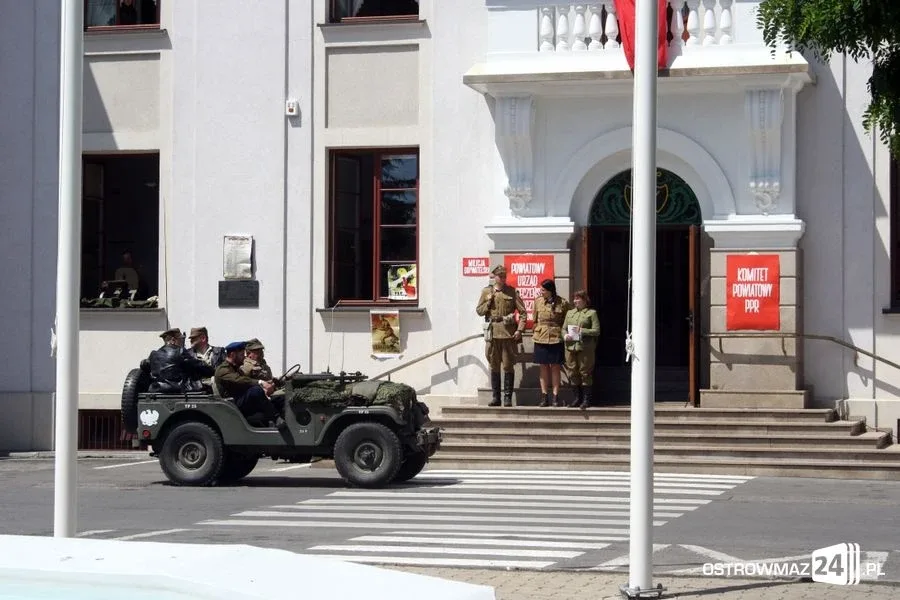 Rekonstrukcja historyczna przed ratuszem (zdjęcia, wideo)