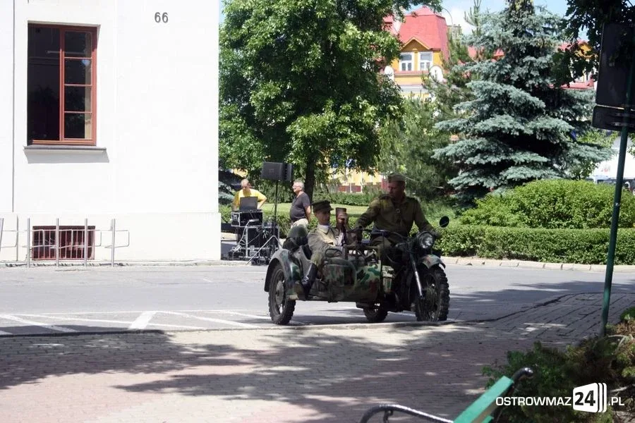 Rekonstrukcja historyczna przed ratuszem (zdjęcia, wideo)