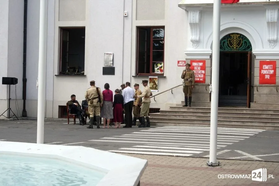 Rekonstrukcja historyczna przed ratuszem (zdjęcia, wideo)