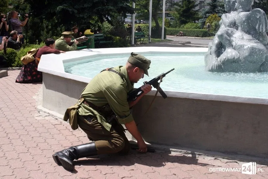 Rekonstrukcja historyczna przed ratuszem (zdjęcia, wideo)