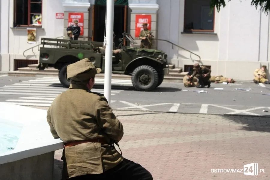 Rekonstrukcja historyczna przed ratuszem (zdjęcia, wideo)