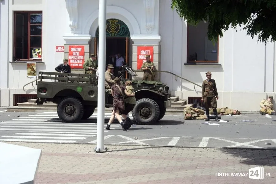 Rekonstrukcja historyczna przed ratuszem (zdjęcia, wideo)