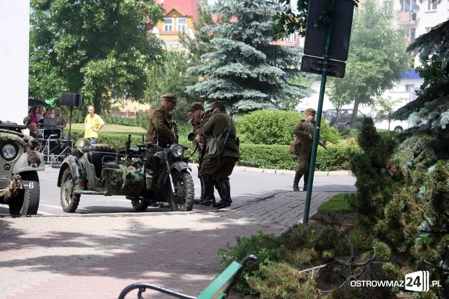 Rekonstrukcja historyczna przed ratuszem (zdjęcia, wideo)