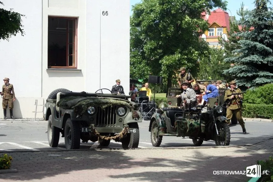 Rekonstrukcja historyczna przed ratuszem (zdjęcia, wideo)