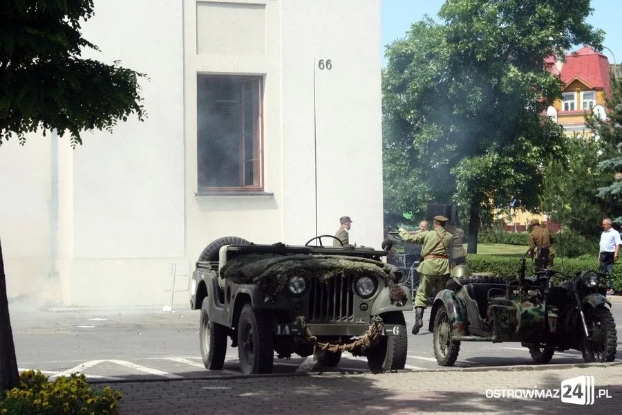 Rekonstrukcja historyczna przed ratuszem (zdjęcia, wideo)