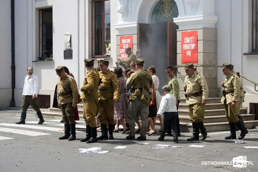 Rekonstrukcja historyczna przed ratuszem (zdjęcia, wideo)