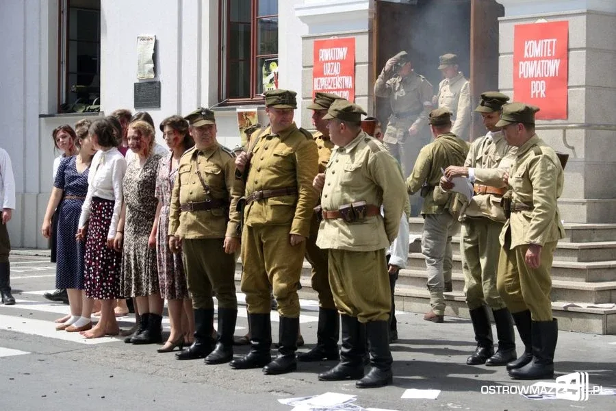 Rekonstrukcja historyczna przed ratuszem (zdjęcia, wideo)