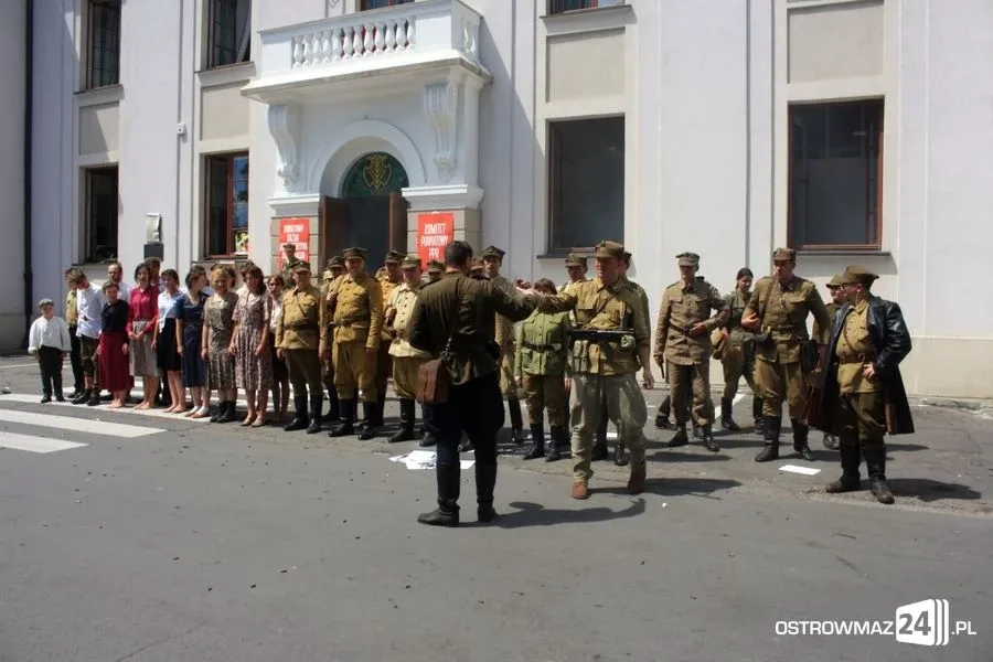 Rekonstrukcja historyczna przed ratuszem (zdjęcia, wideo)