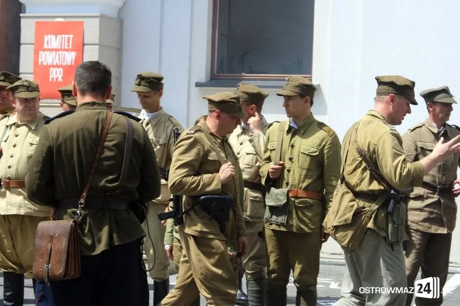 Rekonstrukcja historyczna przed ratuszem (zdjęcia, wideo)