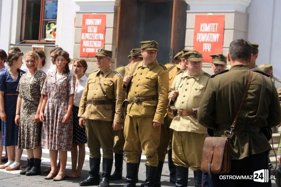 Rekonstrukcja historyczna przed ratuszem (zdjęcia, wideo)