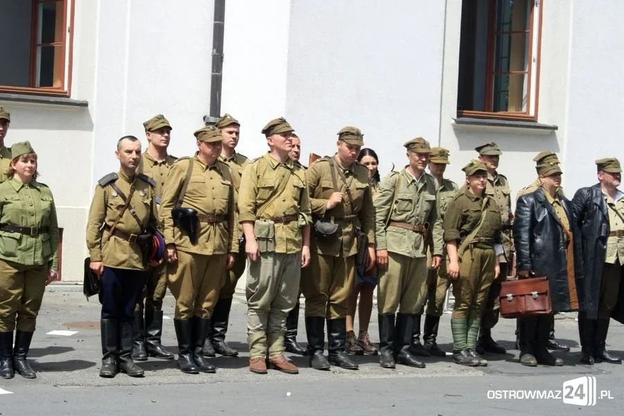 Rekonstrukcja historyczna przed ratuszem (zdjęcia, wideo)