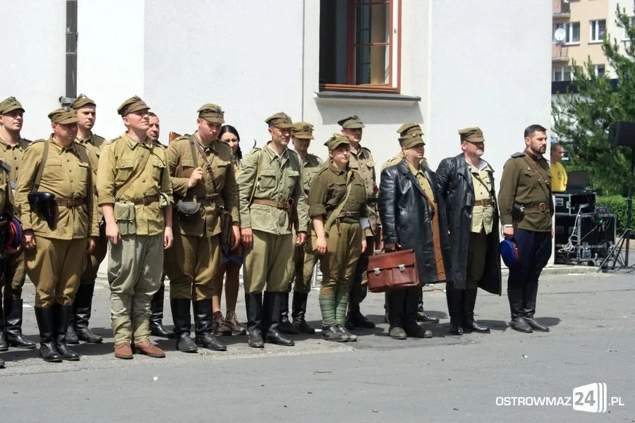 Rekonstrukcja historyczna przed ratuszem (zdjęcia, wideo)