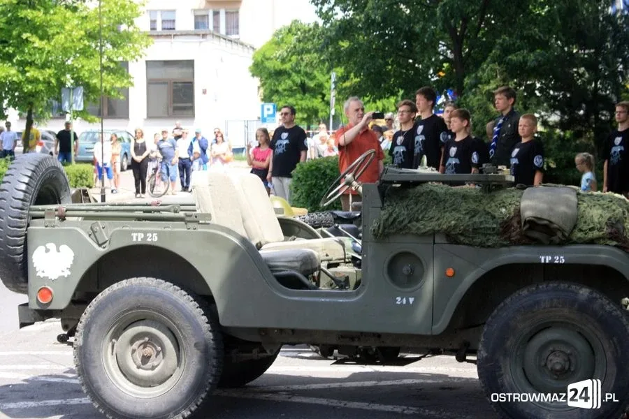 Rekonstrukcja historyczna przed ratuszem (zdjęcia, wideo)