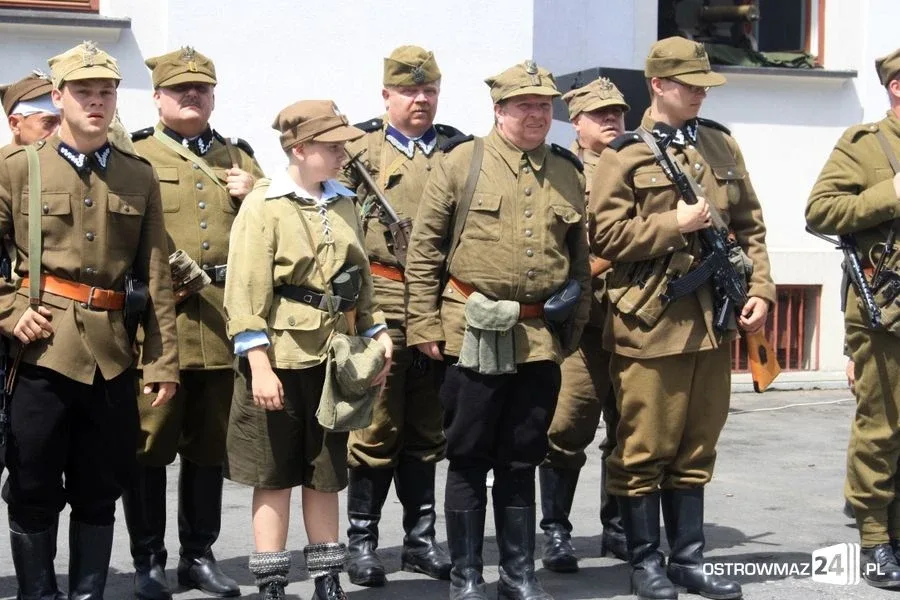 Rekonstrukcja historyczna przed ratuszem (zdjęcia, wideo)
