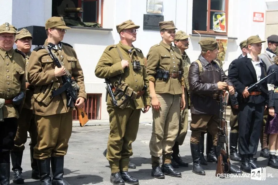 Rekonstrukcja historyczna przed ratuszem (zdjęcia, wideo)