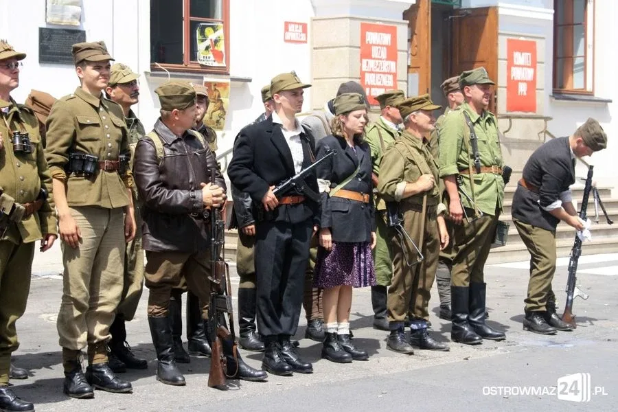 Rekonstrukcja historyczna przed ratuszem (zdjęcia, wideo)