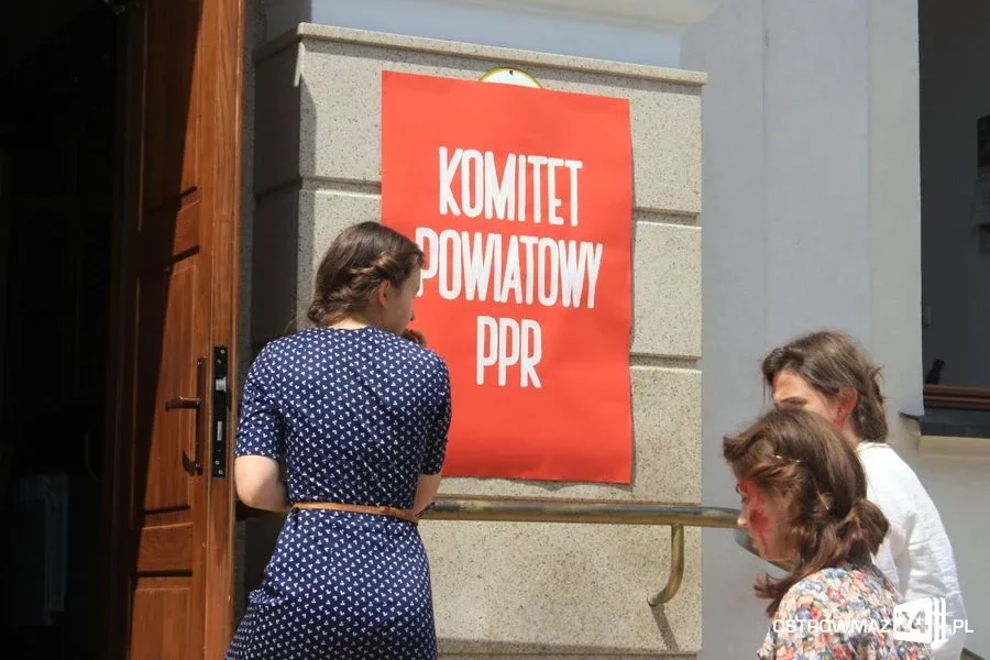 Rekonstrukcja historyczna przed ratuszem (zdjęcia, wideo)