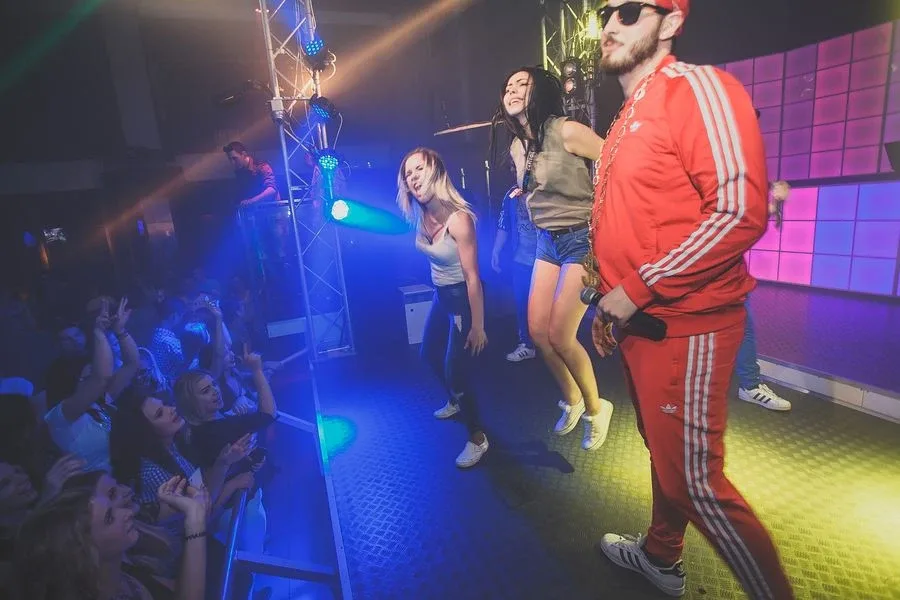 Łobuzy w sypniewskim klubie Capitol (zdjęcia, wideo)