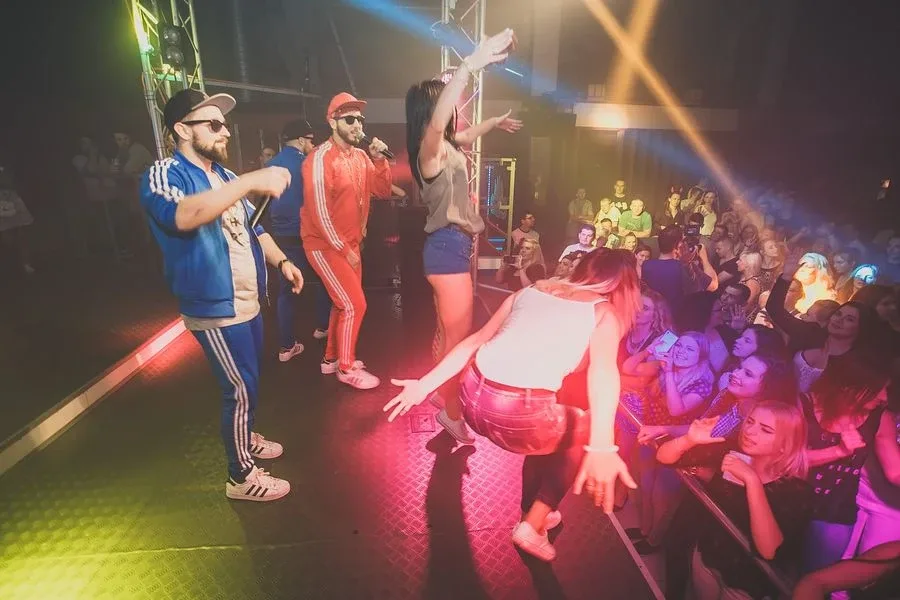 Łobuzy w sypniewskim klubie Capitol (zdjęcia, wideo)