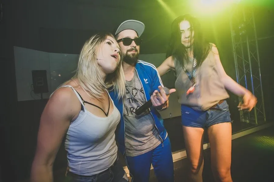 Łobuzy w sypniewskim klubie Capitol (zdjęcia, wideo)