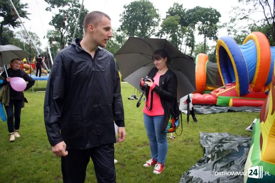 Deszczowy Dzień Dziecka w Ostrowi (zdjęcia)