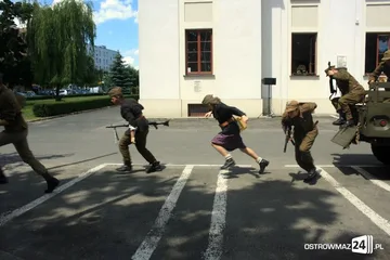 Rekonstrukcja historyczna przed ratuszem (zdjęcia, wideo)