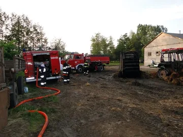 Kilka godzin walki z ogniem. Pożar budynku (zdjęcia)