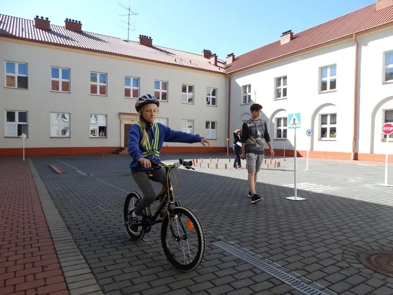 Bezpieczeństwo priorytetem podczas wakacji (zdjęcia)