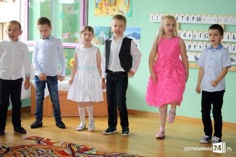 Maluchy pożegnały przedszkole (zdjęcia)