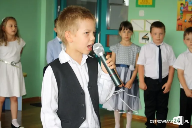 Maluchy pożegnały przedszkole (zdjęcia)