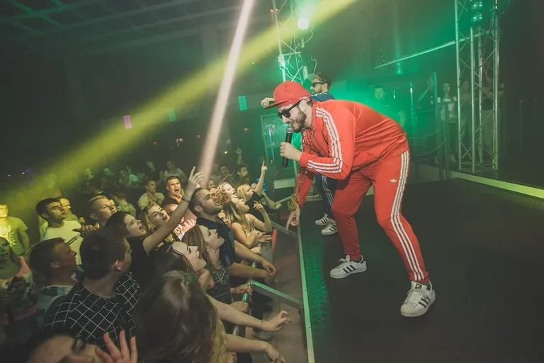 Łobuzy w sypniewskim klubie Capitol (zdjęcia, wideo)