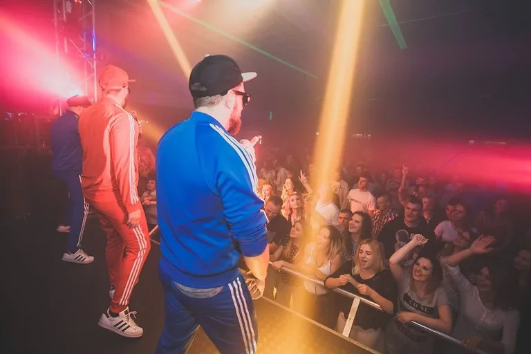 Łobuzy w sypniewskim klubie Capitol (zdjęcia, wideo)