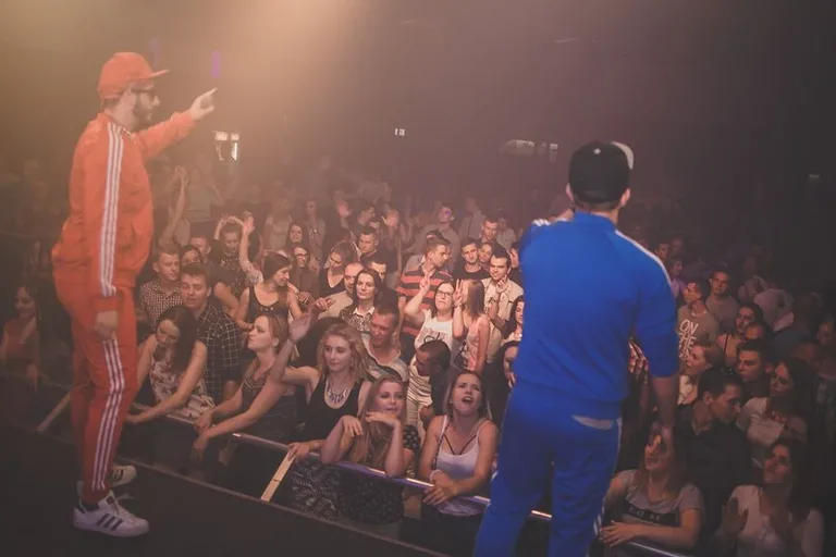 Łobuzy w sypniewskim klubie Capitol (zdjęcia, wideo)