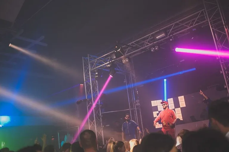 Łobuzy w sypniewskim klubie Capitol (zdjęcia, wideo)