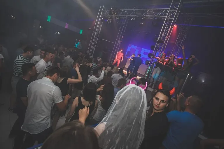 Łobuzy w sypniewskim klubie Capitol (zdjęcia, wideo)