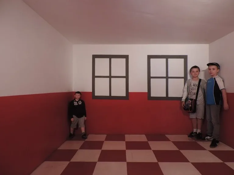 Wycieczka na "Farmę Iluzji" (zdjęcia)
