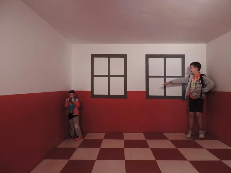 Wycieczka na "Farmę Iluzji" (zdjęcia)