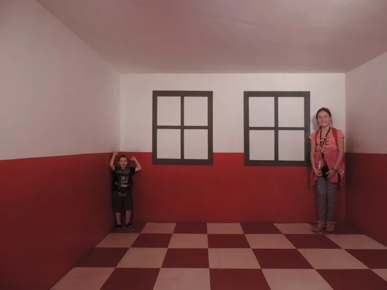 Wycieczka na "Farmę Iluzji" (zdjęcia)