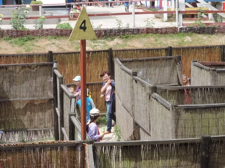 Wycieczka na "Farmę Iluzji" (zdjęcia)
