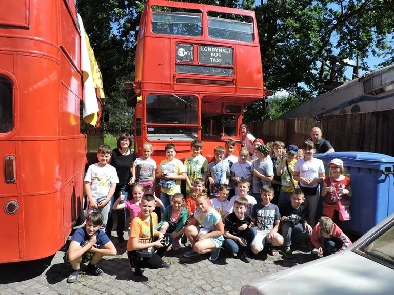 Wycieczka uczniów do Milanówka i Otrębus