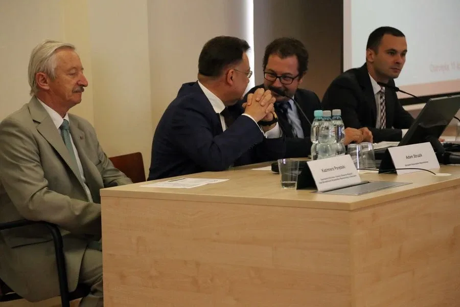 Podpisano umowy na dofinansowanie dróg (zdjęcia)
