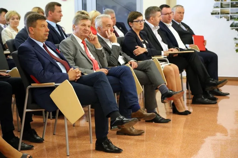 Podpisano umowy na dofinansowanie dróg (zdjęcia)