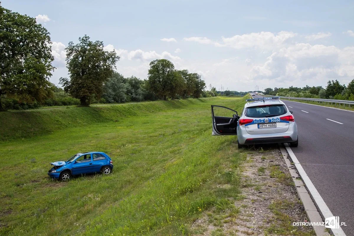 Opel corsa wypadł z drogi (aktualizacja, zdjęcia)