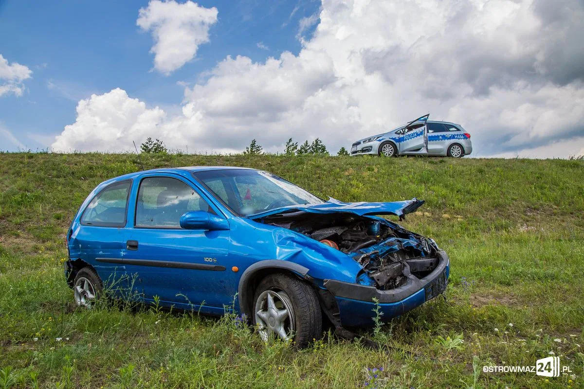 Opel corsa wypadł z drogi (aktualizacja, zdjęcia)
