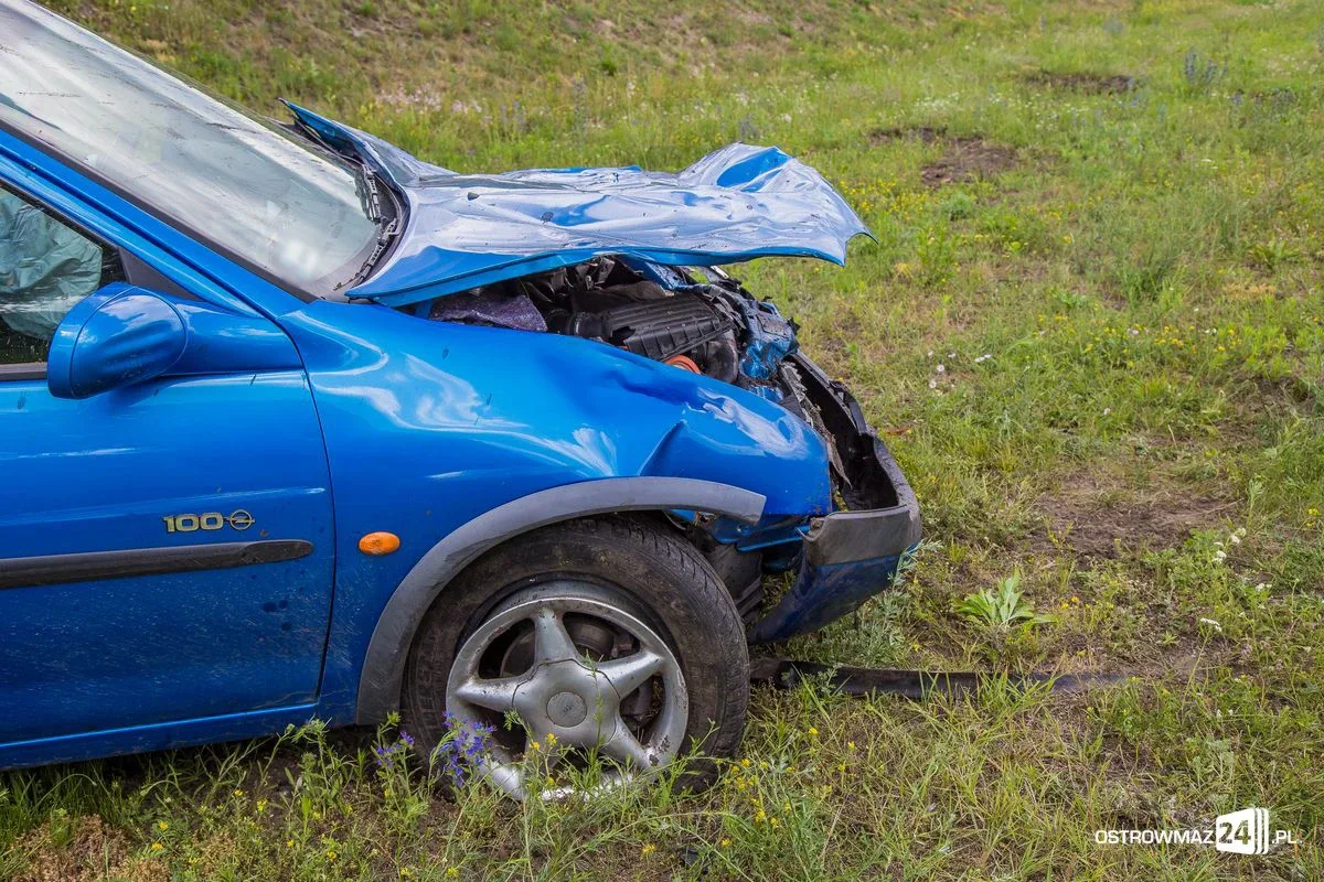 Opel corsa wypadł z drogi (aktualizacja, zdjęcia)