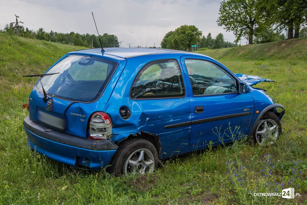 Opel corsa wypadł z drogi (aktualizacja, zdjęcia)