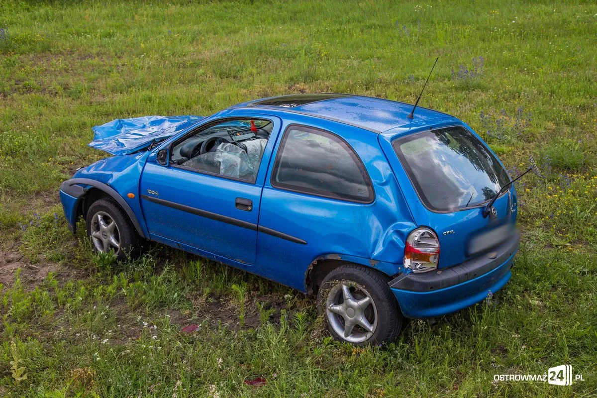 Opel corsa wypadł z drogi (aktualizacja, zdjęcia)