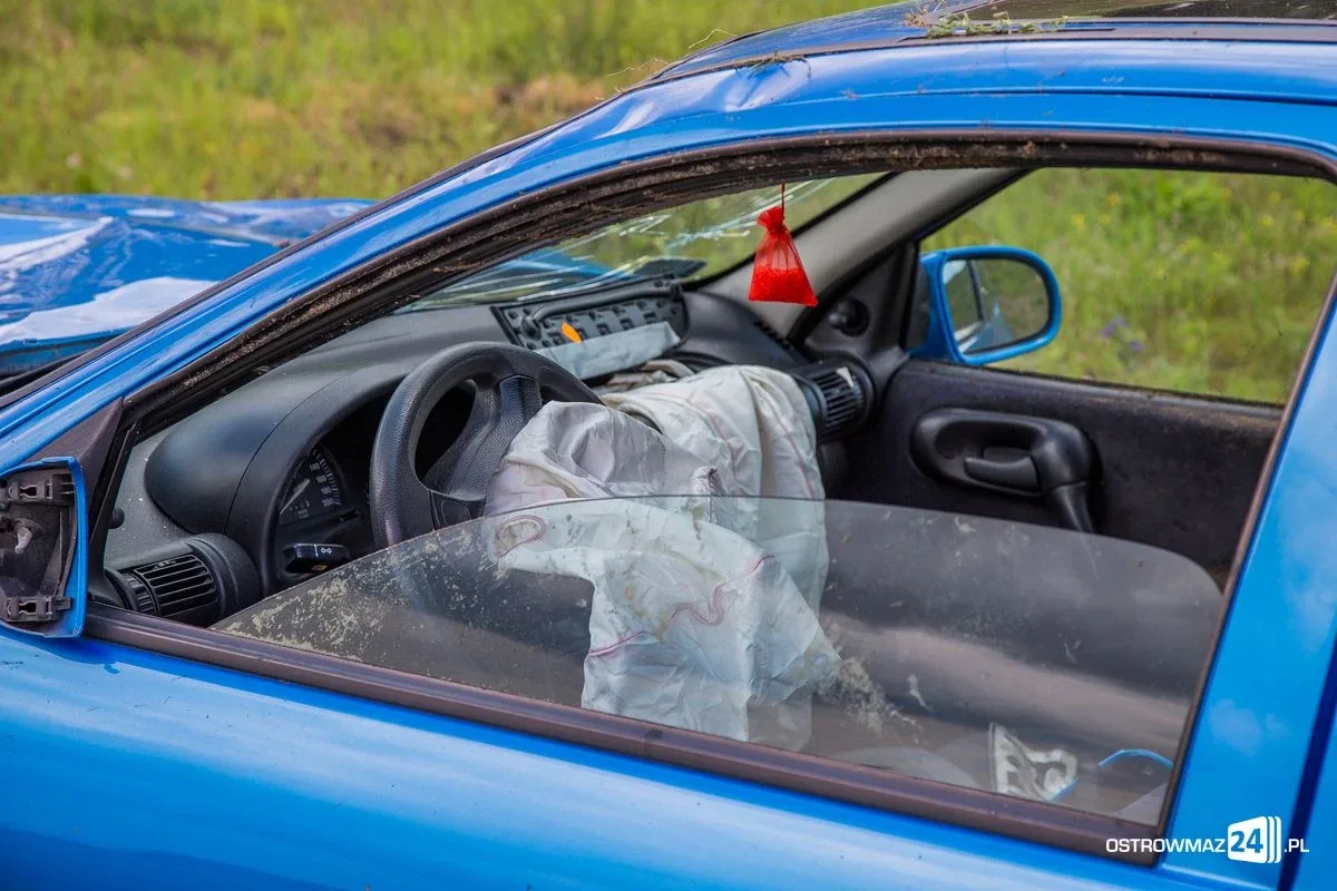 Opel corsa wypadł z drogi (aktualizacja, zdjęcia)
