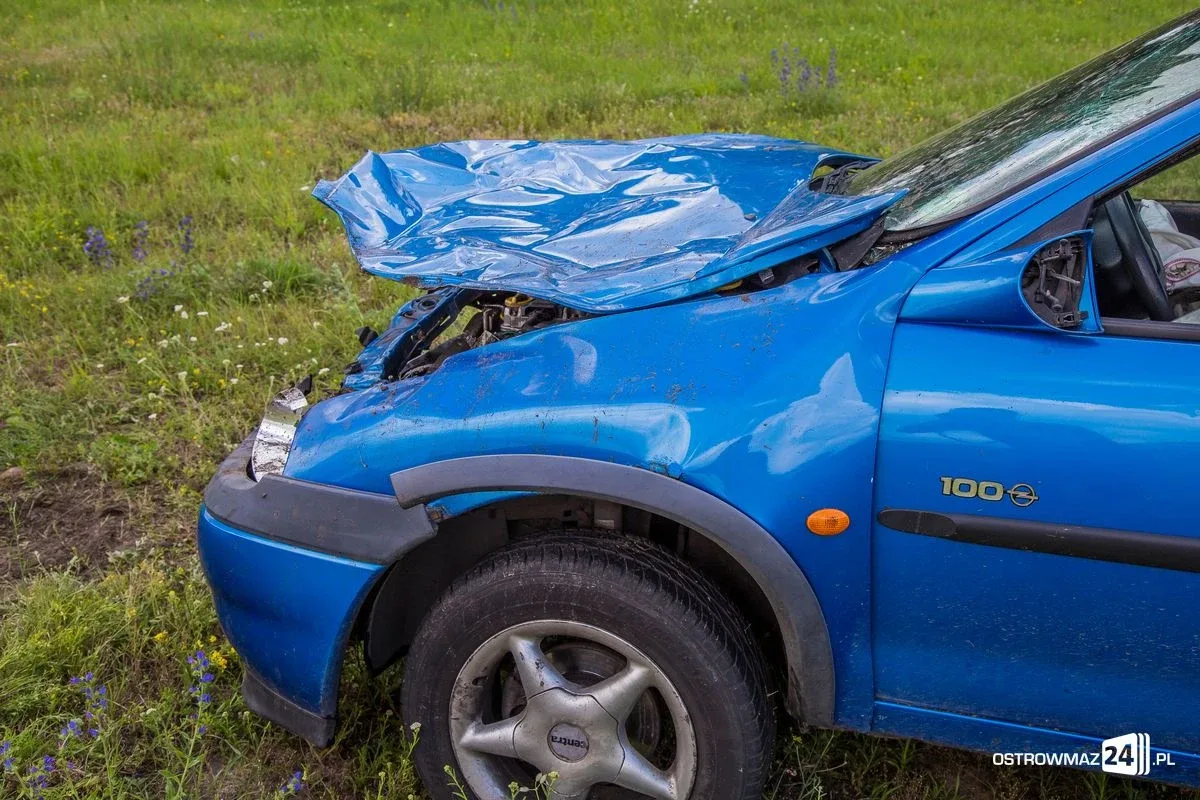 Opel corsa wypadł z drogi (aktualizacja, zdjęcia)