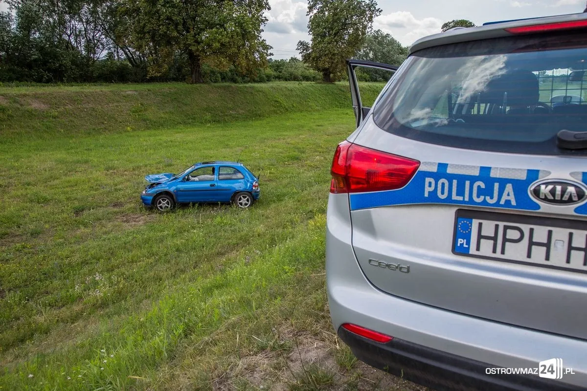 Opel corsa wypadł z drogi (aktualizacja, zdjęcia)